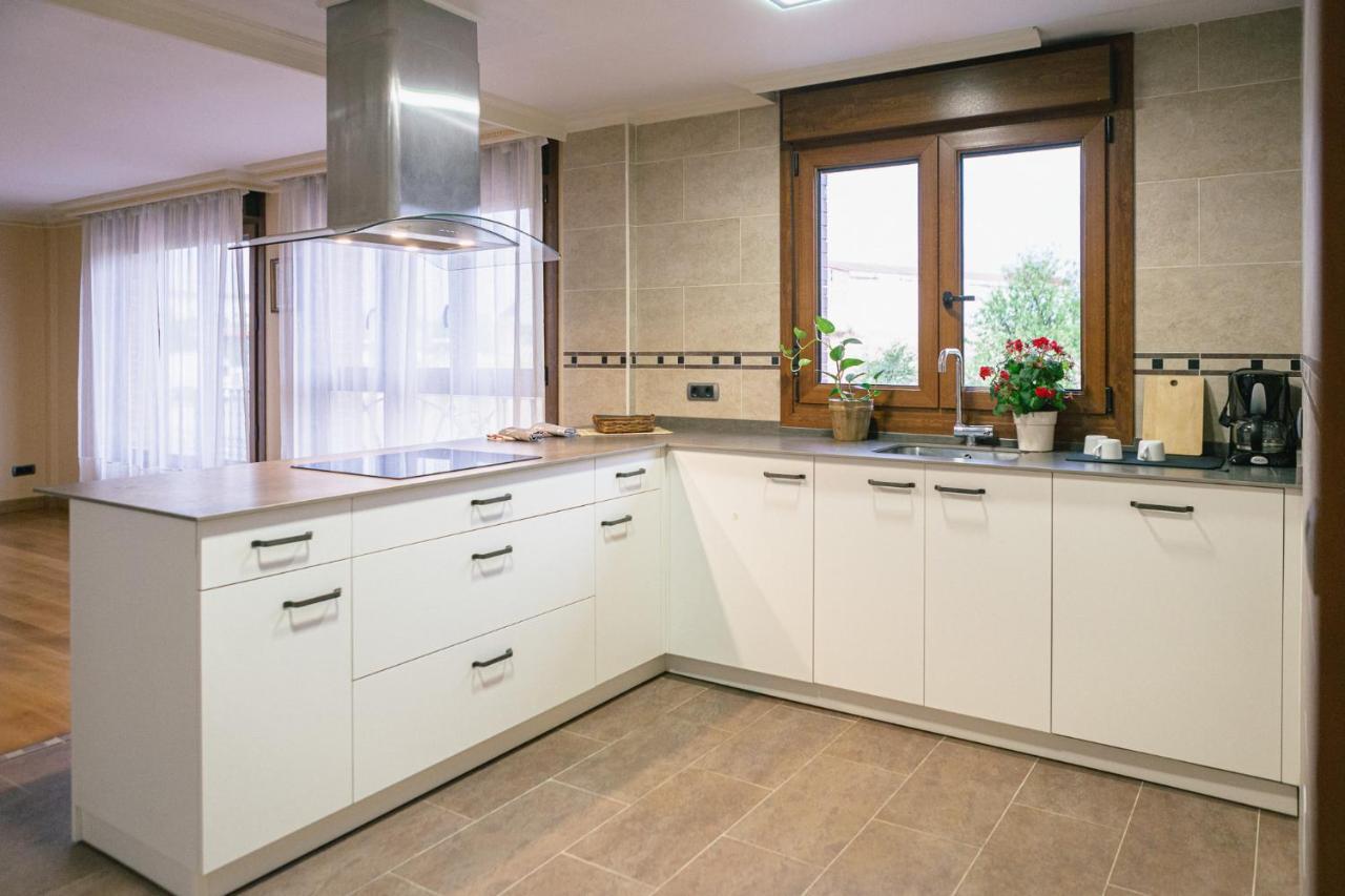 Alojamiento Urabain Apartment Allo ภายนอก รูปภาพ