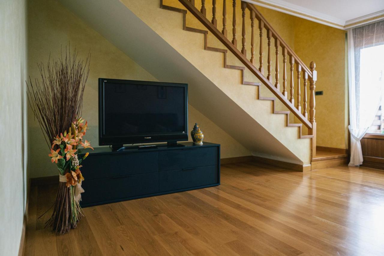 Alojamiento Urabain Apartment Allo ภายนอก รูปภาพ